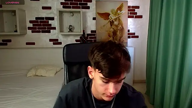 BradyFlint live sex cam