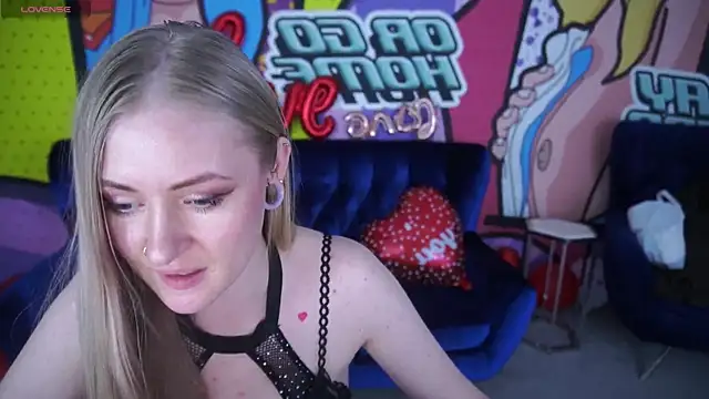 DramaQuenns's cam snapshot