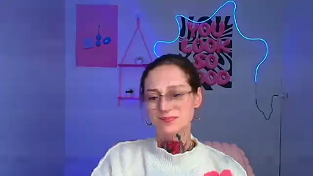 Esmi_Winter's cam snapshot