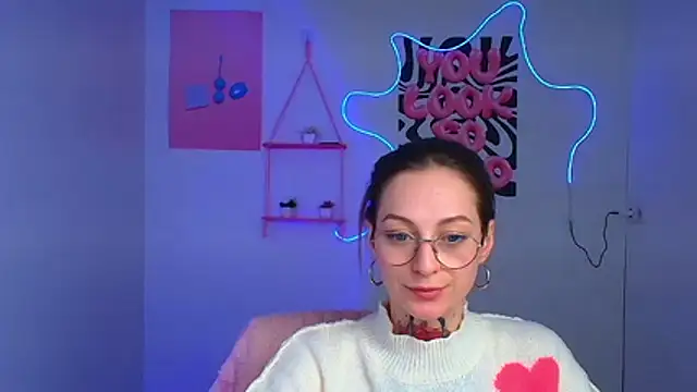 Esmi_Winter's cam snapshot