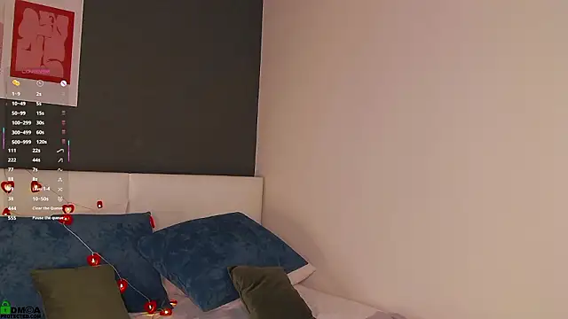 SaraHearts live sex cam