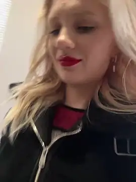 BlondeDoll_'s cam snapshot