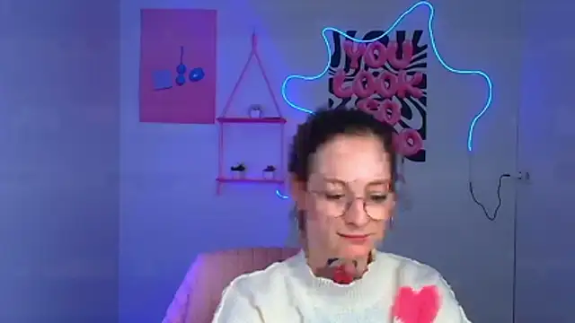 Esmi_Winter's cam snapshot