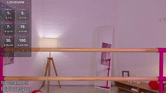 lylylovesyou's cam snapshot