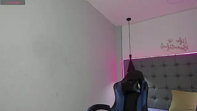 scarletcherry18 live sex cam