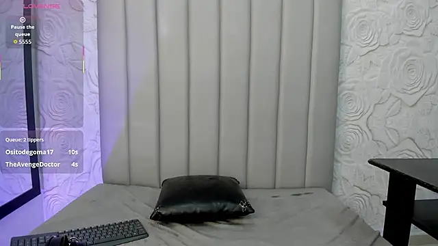 AlexaFoxy18 live sex cam