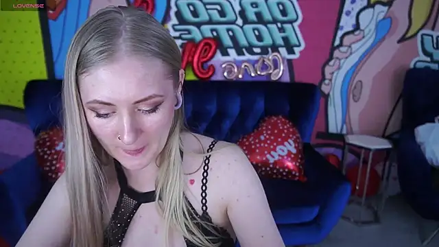 DramaQuenns's cam snapshot