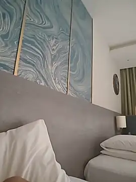 NakedMILFx's cam snapshot