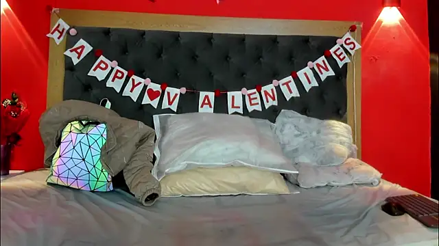 YayaHilton live sex cam