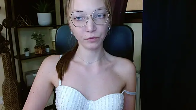 EmillyPlay live sex cam