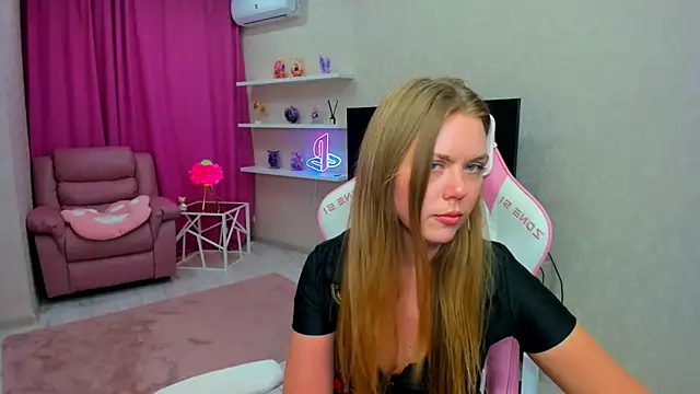 Strawberrye live sex cam