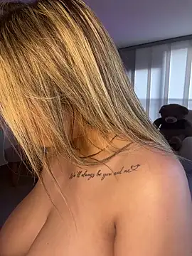 MiaWhitePink_ live sex cam