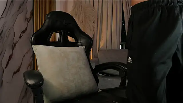 JulienSaint live sex cam