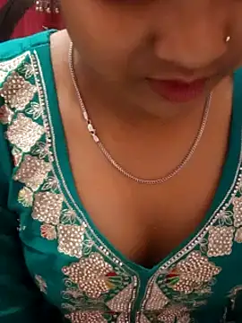 pari_rani7's cam snapshot