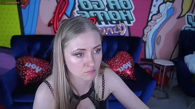 DramaQuenns's cam snapshot