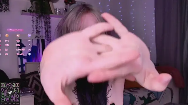 Lollyshy live sex cam