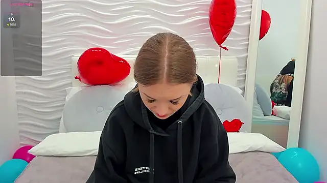 VirginOlly's cam snapshot