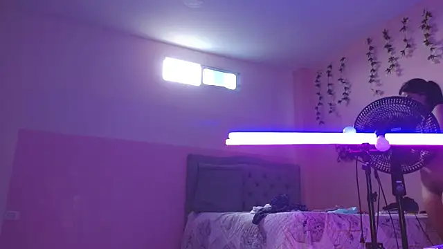 littlekiara4u__'s cam snapshot