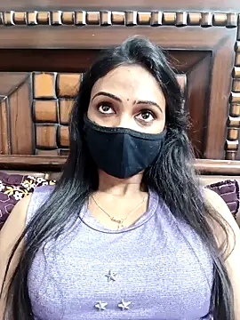 Yours-Bebo live sex cam