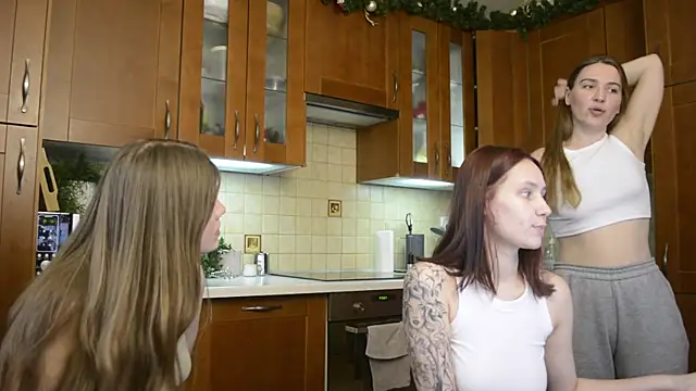 HotCaramellsTV live sex cam