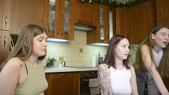 HotCaramellsTV live sex cam