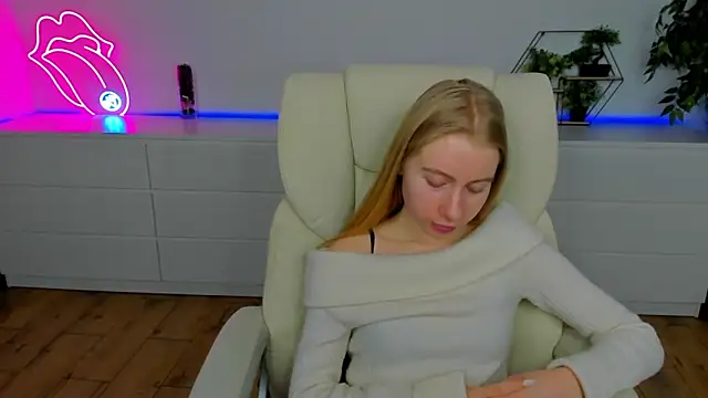 Alina_Blonde's cam snapshot