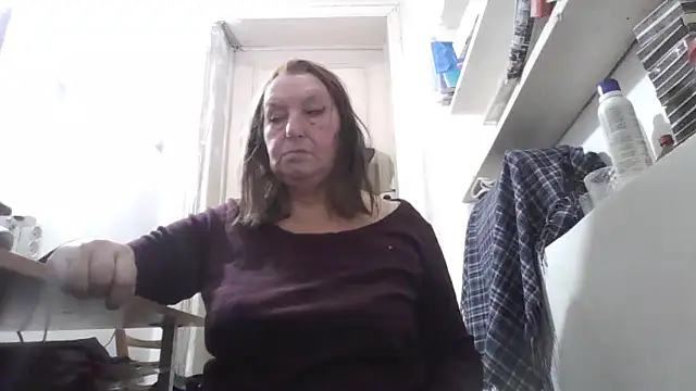 AnnaLive570's cam snapshot