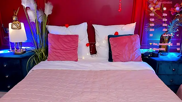 GiaCale live sex cam