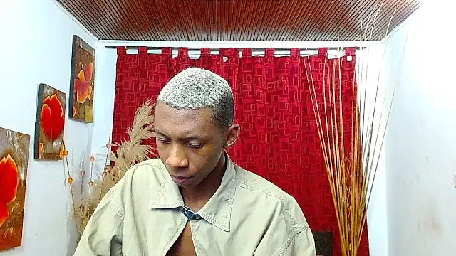 Miilo18 live sex cam