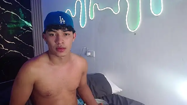 jamescurly00 live sex cam