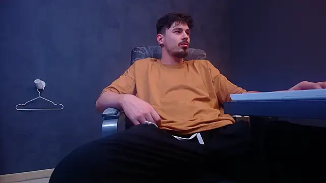 EnzoRace live sex cam