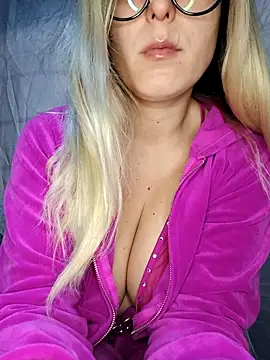 dolcehelena993 live sex cam