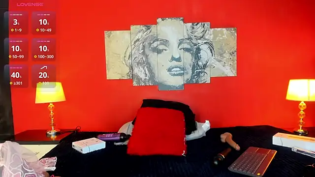 BustyGlow live sex cam