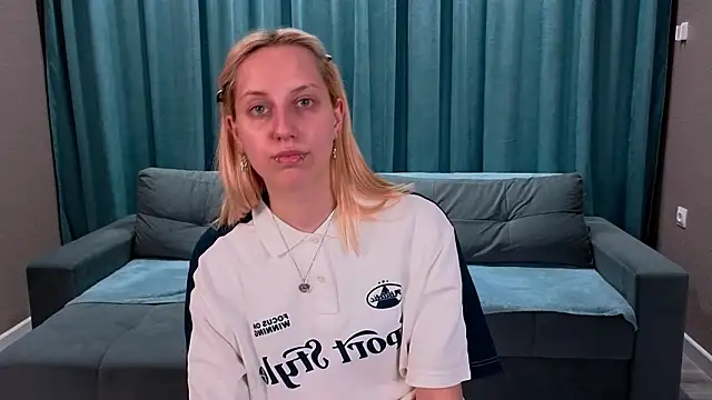 EmilyReyess's cam snapshot