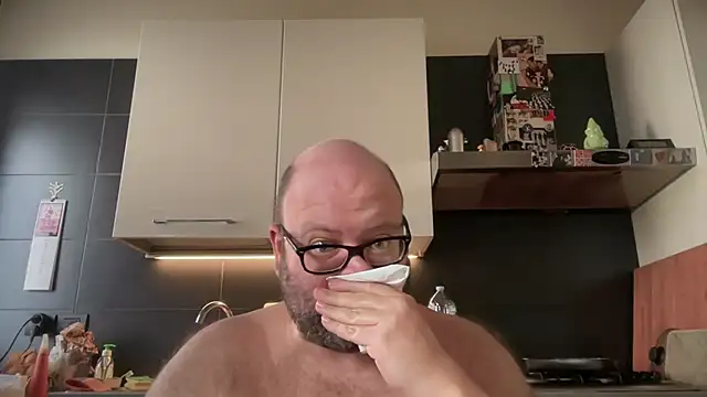 theitalianbear live sex cam