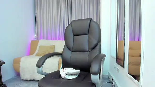 Mia_Naive's cam snapshot