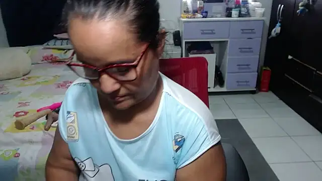 pervert_mommy_'s cam snapshot