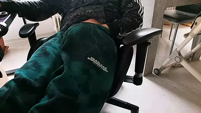 Hot_adem's cam snapshot