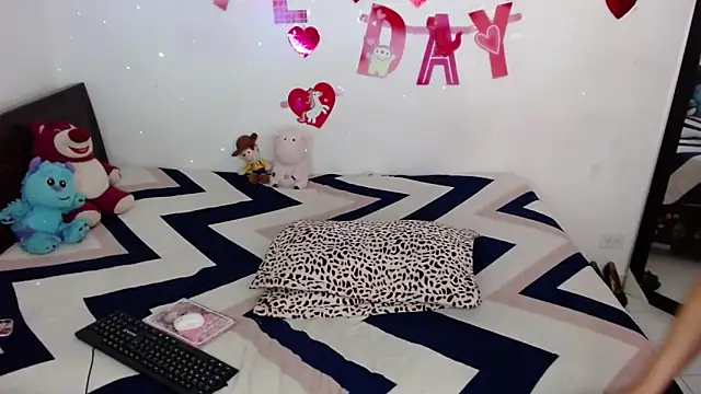 Zoe_small's cam snapshot