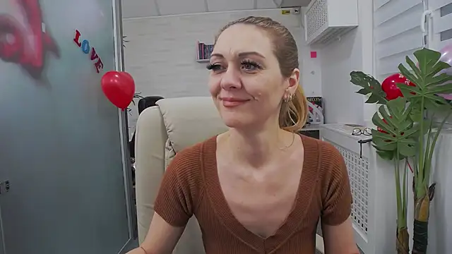 EllaMilf_'s cam snapshot