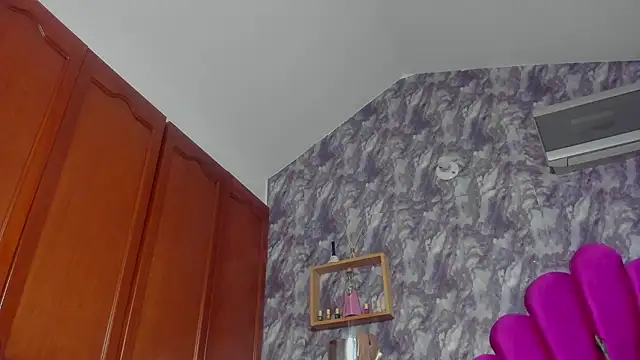 EMMAPARISS's cam snapshot