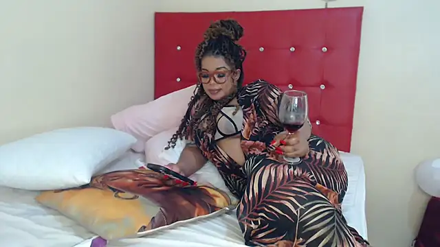 Foxybrownxx1's cam snapshot