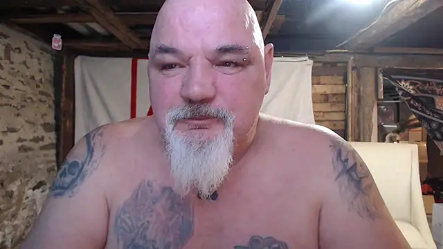 Newfiesausage1972 live sex cam