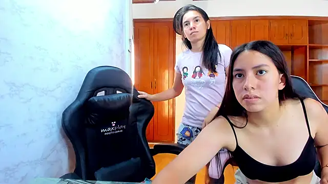 Emily_and_Soffy live sex cam