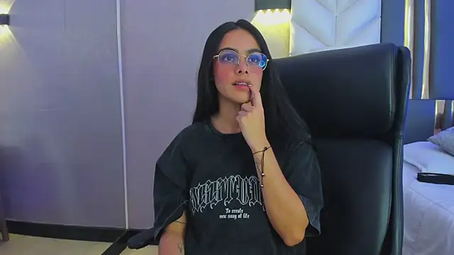 ChloeHarper_ live sex cam