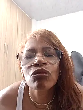 BustyMilf_'s cam snapshot