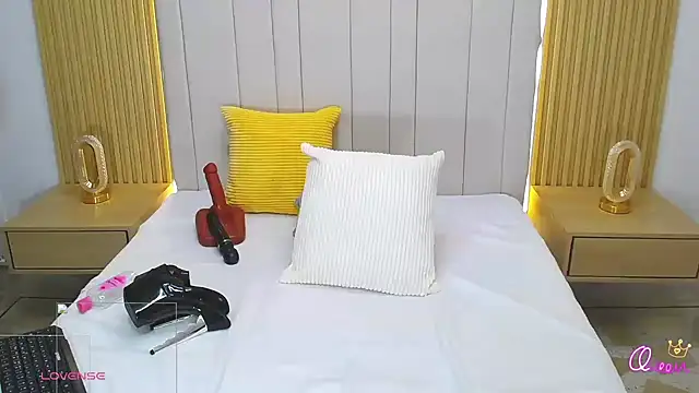 WildScarlet's cam snapshot