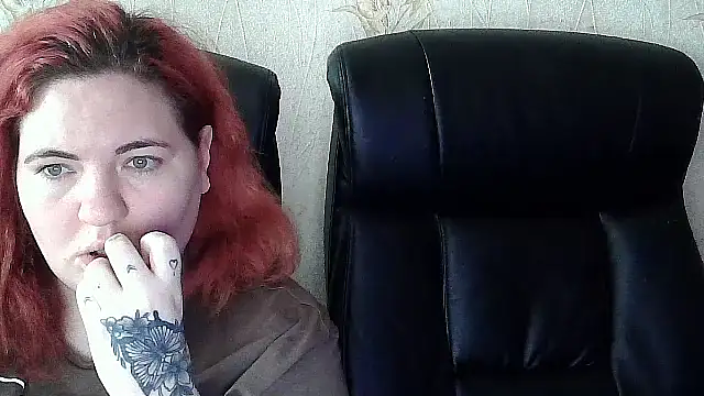 HollyXXXEva's cam snapshot