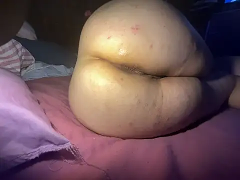 Juicylucylips69's cam snapshot