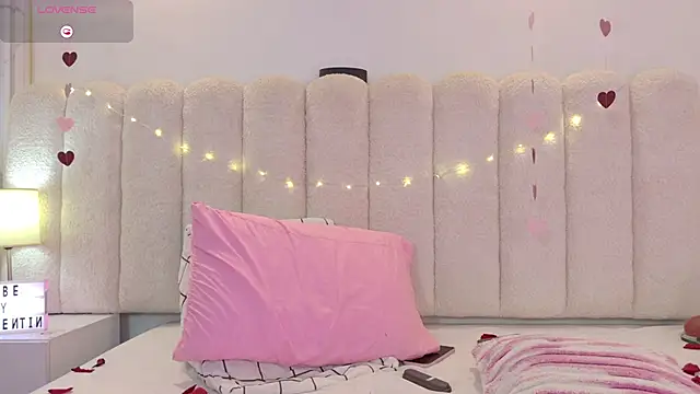 Mia_rom11 live sex cam